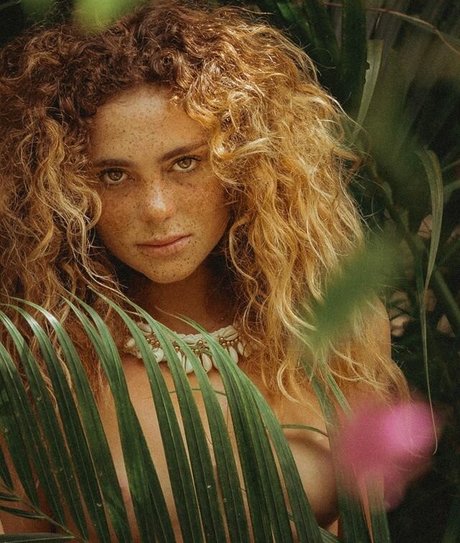 Sina Luxor 高品質のポルノスター ギャラリー