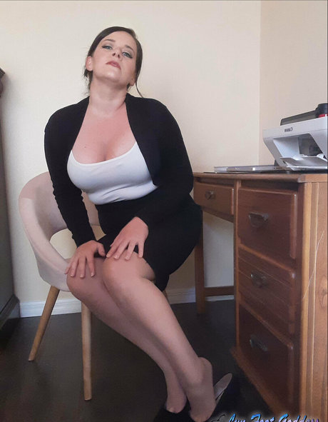 ポーグエボニーオンリーファンズ アート裸 画像