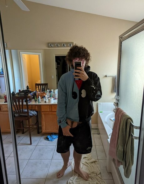 男性TikTokスターOnlyFans セクシーヌード 写真