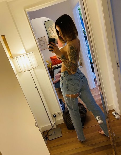 曲線美のラテン系オンリーファンズ セクシー ギャラリー