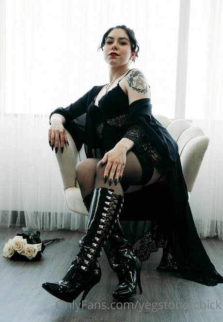 yegstonerchick ポルノスター ヌード 写真