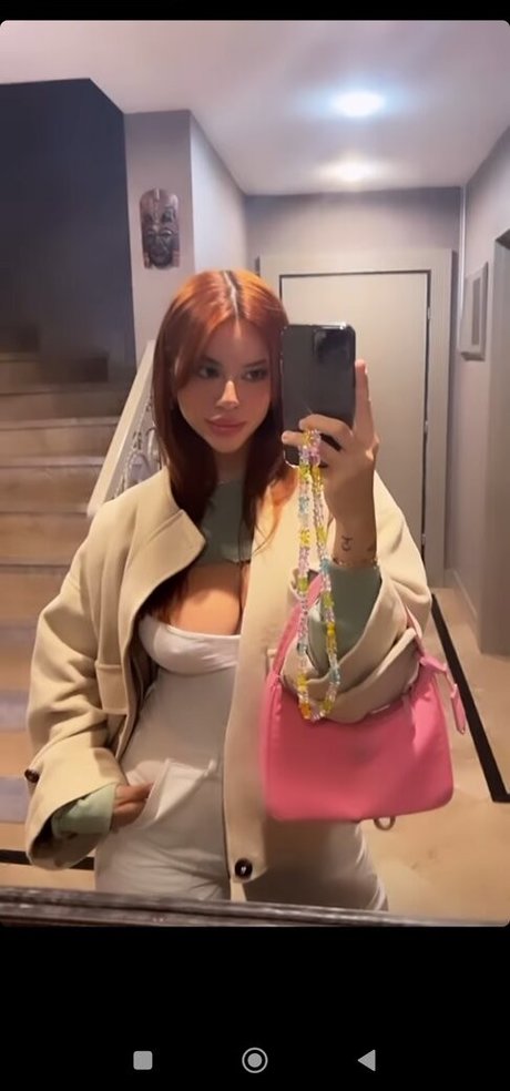 Demet Ozturk セクシーなスター 写真