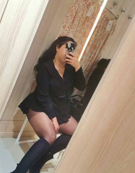 ヨガ 熟女 OnlyFans 無料エロ アーカイブ