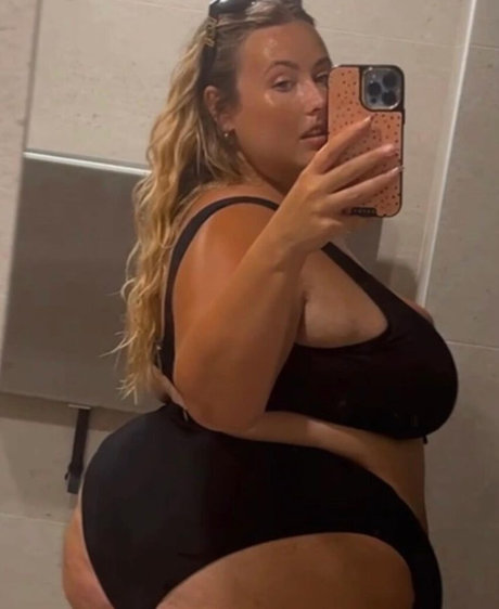 ランジェリー 熟女 OnlyFans エロチック 写真