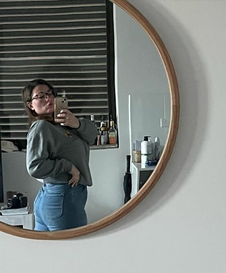 垂れ下がった熟女OnlyFans 無料 画像