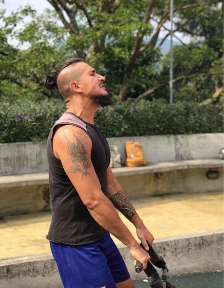 monvalx エロティックなモデル 画像