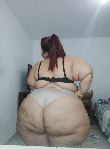 巨乳 パイズリ OnlyFans 裸 写真