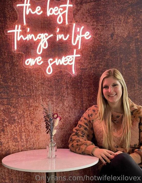 hotwifelexilovex ヌードのポルノスター 画像