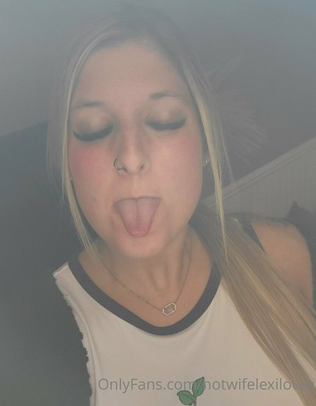 hotwifelexilovex トップモデル 写真