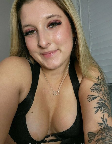 hotwifelexilovex ホットなポルノスター 写真