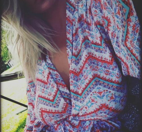 巨乳のオンリーファンズ 美しい裸 画像