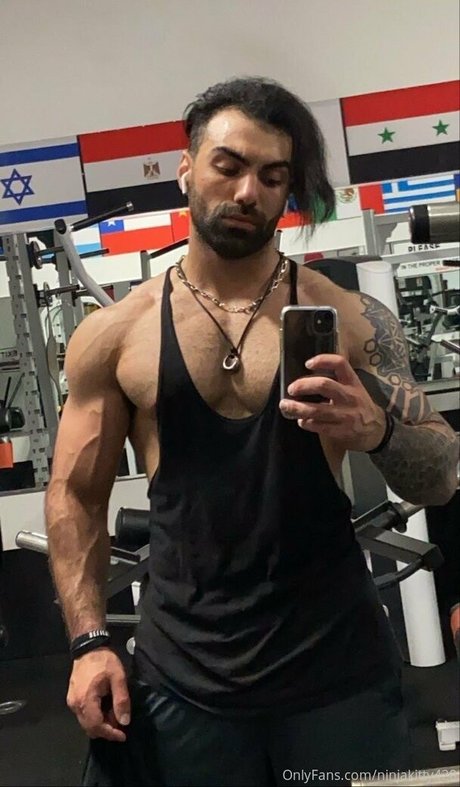 ブルネットの猫OnlyFans ホットセクシー 写真