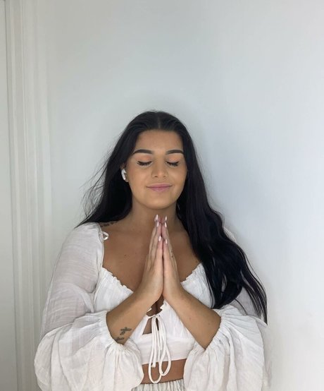 BBW パウグ オンリーファンズ セクシーヌード 画像