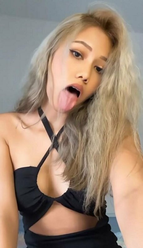 carrievioletxo 無料モデル 画像