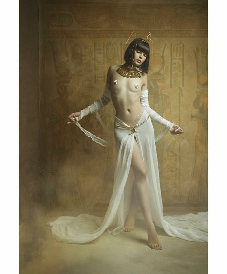 Marie Grippon ポルノスター ヌード 写真