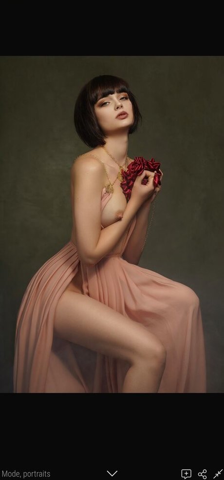 Marie Grippon 裸のモデル 写真