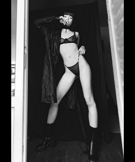 Marie Grippon ポルノスター アダルト ギャラリー