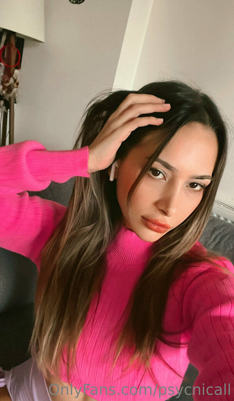 ブルネットの猫OnlyFans 美しい裸 写真