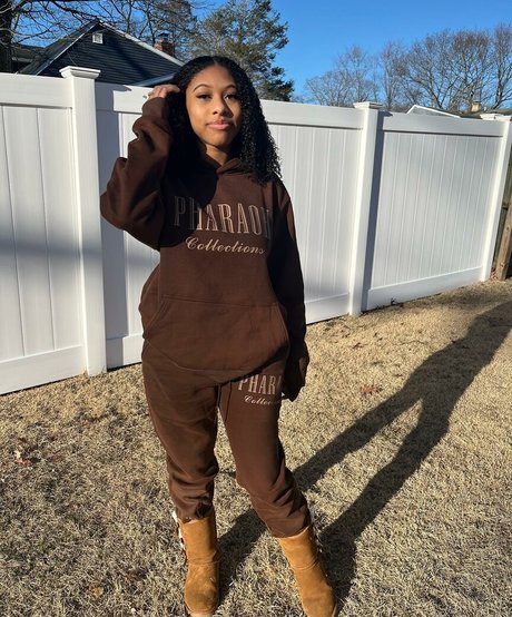 Elyse Rey xxxモデル アーカイブ