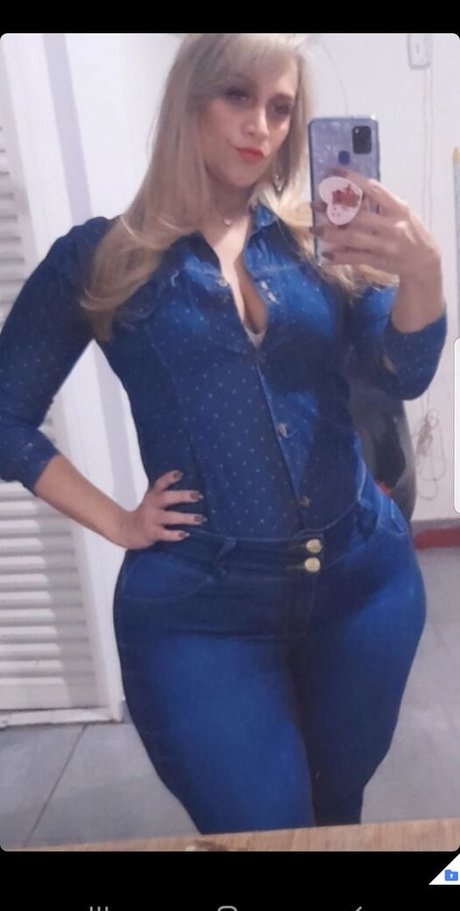 若い黒人女性オンリーファンズ ヌード 写真