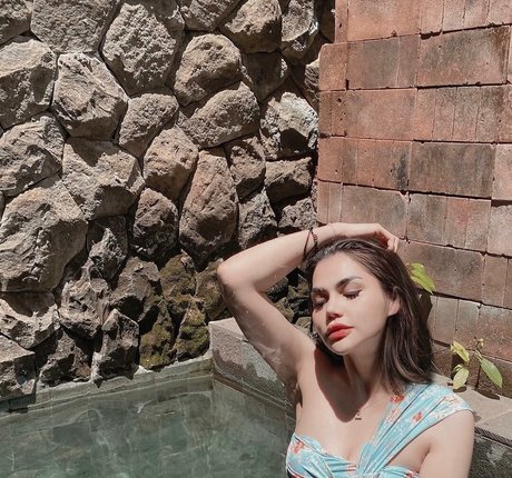 美しいラテン系オンリーファンズ ヌード 写真