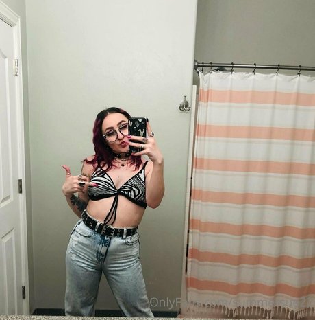 巨乳の赤毛オンリーファンズ セクシー裸 画像