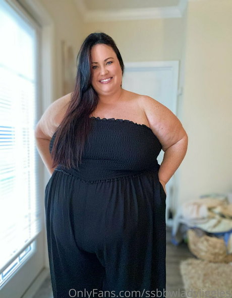 ヌード 屋外 OnlyFans ポルノ 写真