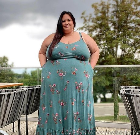 セクシーなドレスOnlyFans ヌード 写真