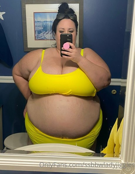 巨乳の熟女オンリーファンズ xxx 画像