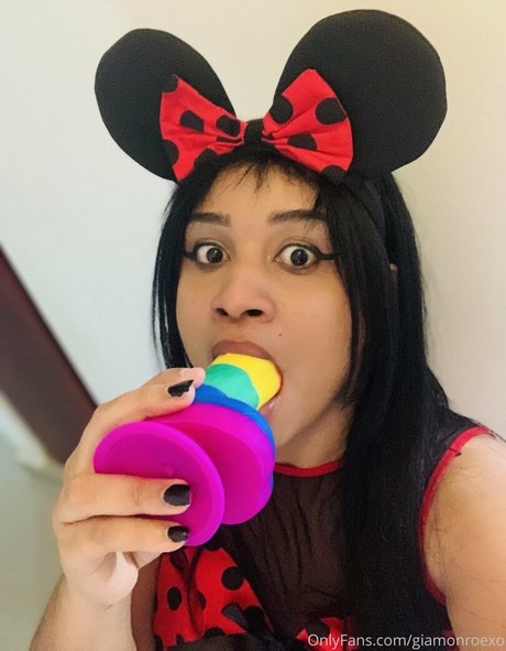 ジムガールズオンリーファンズ アート裸 写真