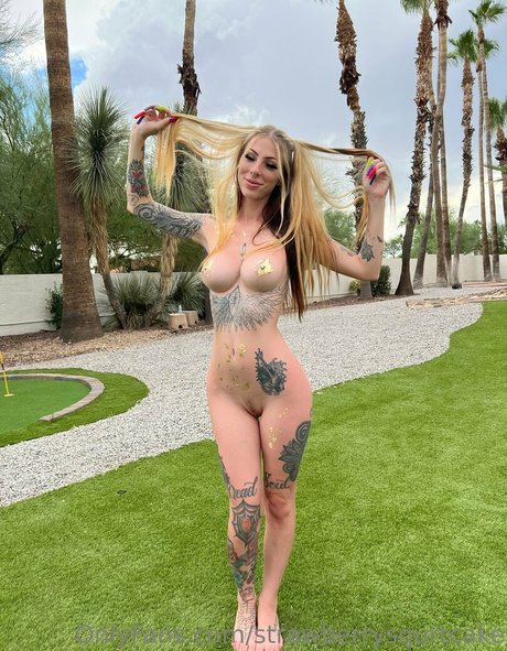 Strawberrysquirtcake ポルノスター 独占 写真