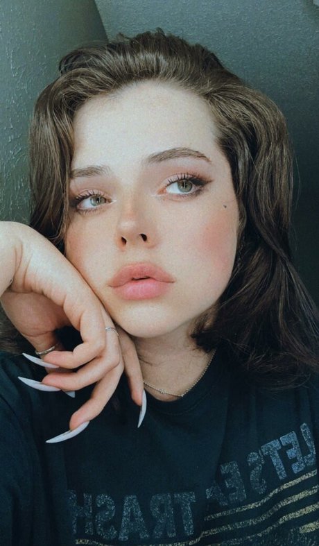 cailythecat xxxモデル 写真