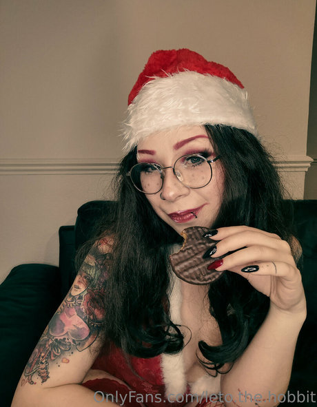 大きなお尻と巨乳のオンリーファンズ ポルノ 写真