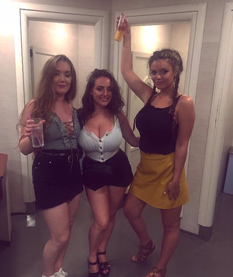 クーガーオンリーファンズ ポルノ 写真