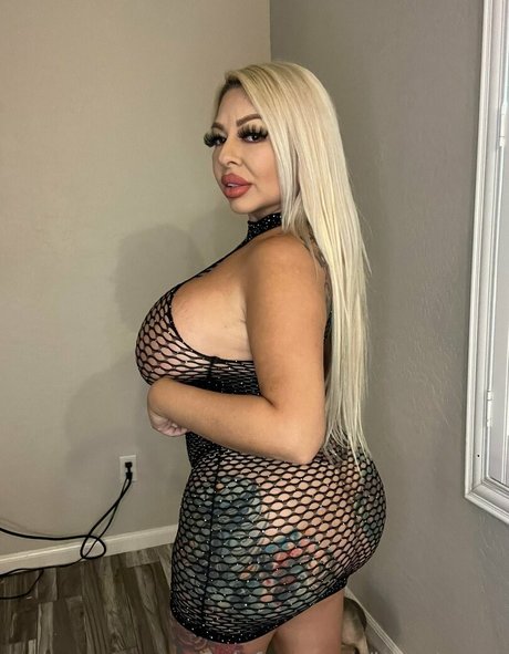 ピアス乳首オンリーファンズ 無料 写真