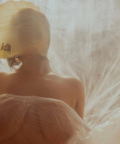 ブッシュ・オンリーファンズ えろ 写真