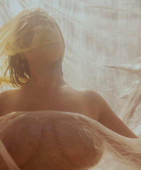 ゴス3P OnlyFans トップ 写真