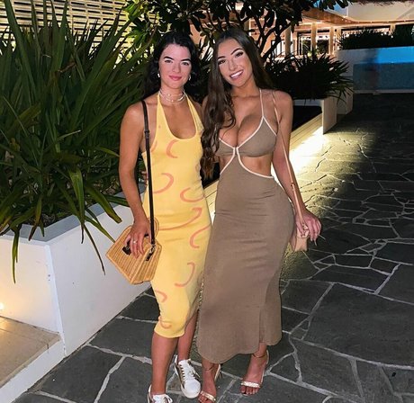 Molly Shield アートスター アーカイブ