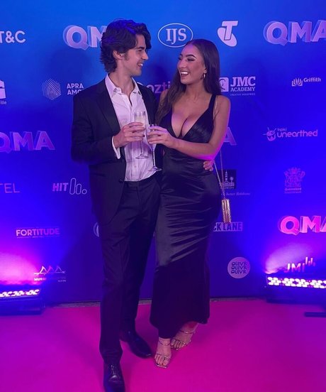 Molly Shield 高品質女優 写真