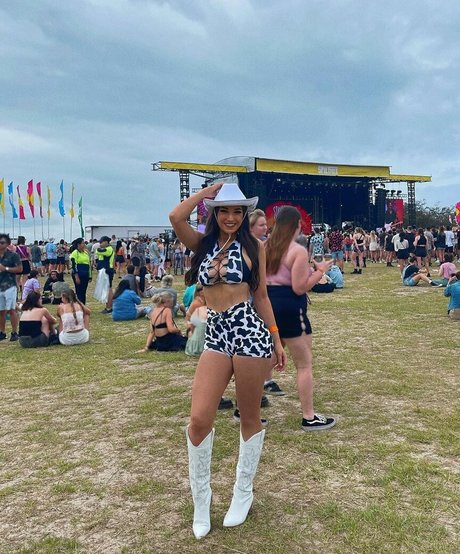 Molly Shield ポルノモデル アーカイブ