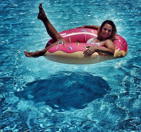 年配の熟女オンリーファンズ セクシーヌード 画像