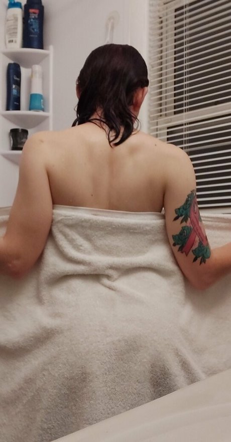 大きなお尻と巨乳のオンリーファンズ ヌード アーカイブ