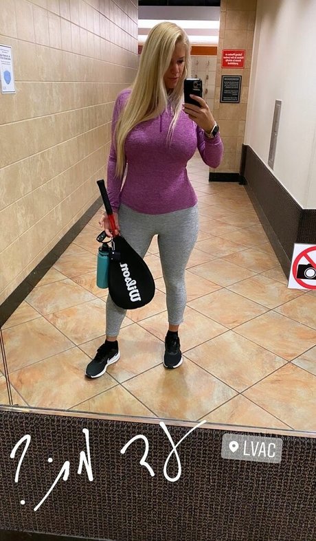 Nicolle A アダルト女優 画像