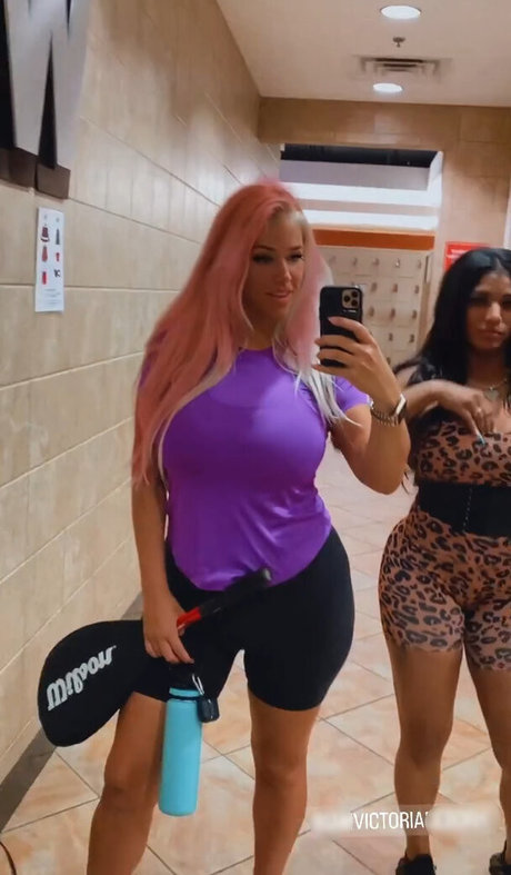 OnlyFansの普及 無料アダルト 画像