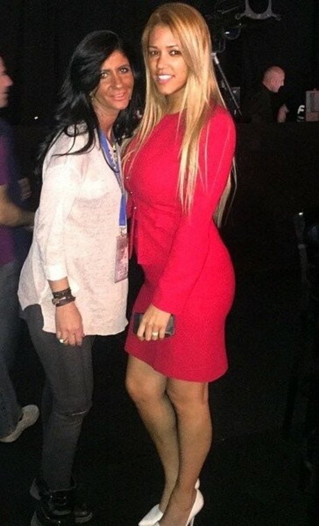 Nicolle A ポルノモデル 画像