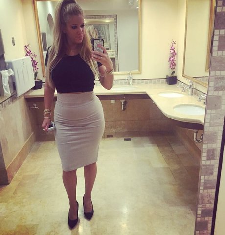 Nicolle A スター ヌード 写真