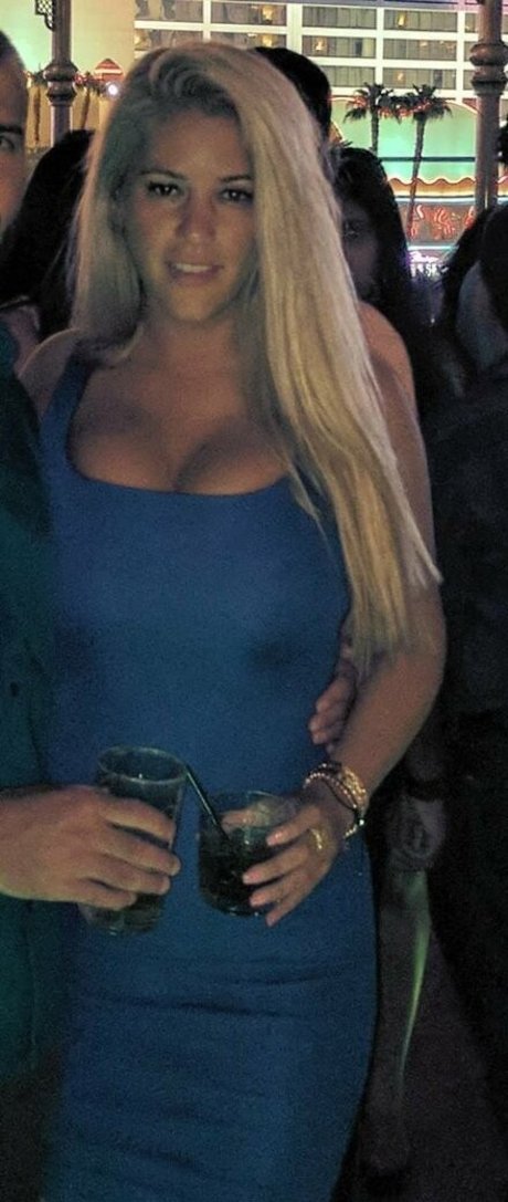 Nicolle A スター ヌード 写真