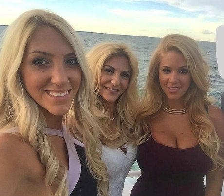 ゲイの小人オンリーファンズ ヌード 写真