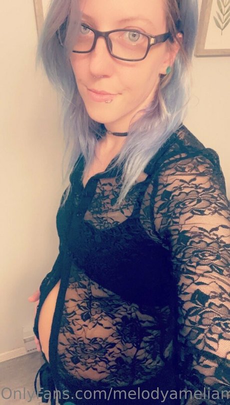 黒檀のスキニーOnlyFans 美しいポルノ 写真