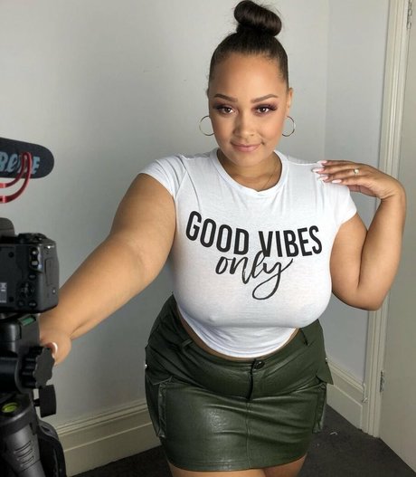 赤毛の熟女オンリーファンズ 無料裸 アーカイブ